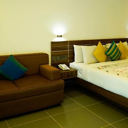Silver Storm Resort อทิราพาลลี ภายนอก รูปภาพ
