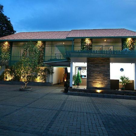 Silver Storm Resort อทิราพาลลี ภายนอก รูปภาพ