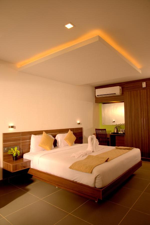 Silver Storm Resort อทิราพาลลี ภายนอก รูปภาพ